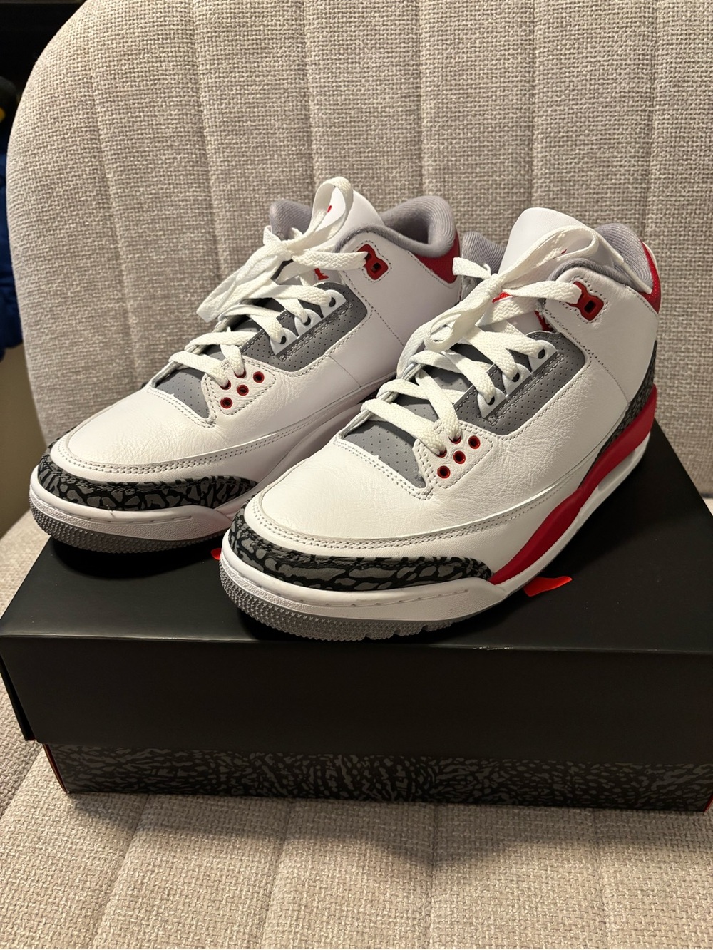 Jordan White/Red/Black Air Jordan 3 Retro Box
